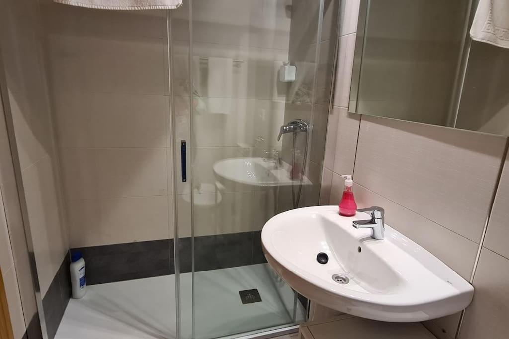 El Llano Job&Family Apartment La Puebla De Alfinden Екстериор снимка