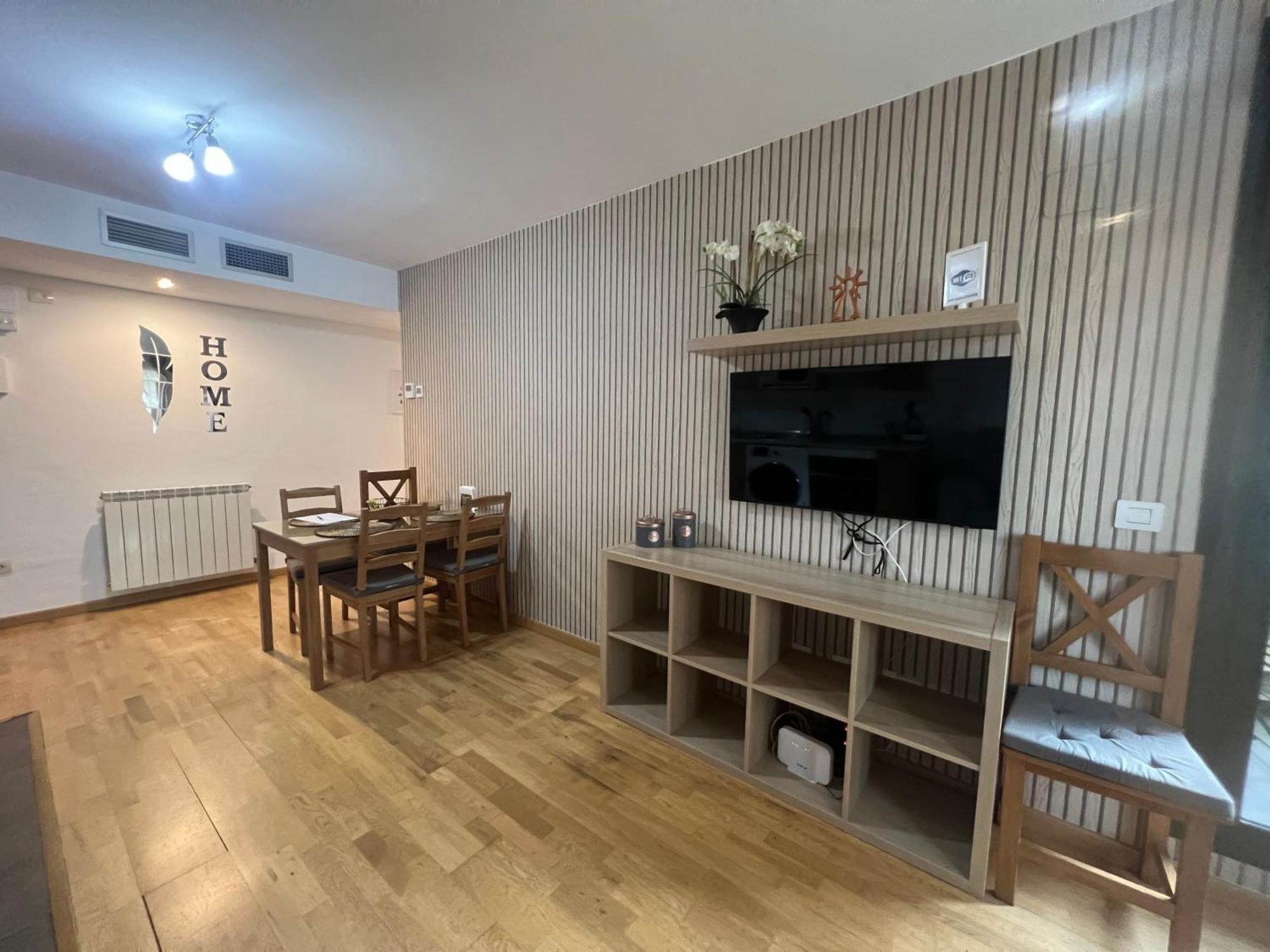 El Llano Job&Family Apartment La Puebla De Alfinden Екстериор снимка
